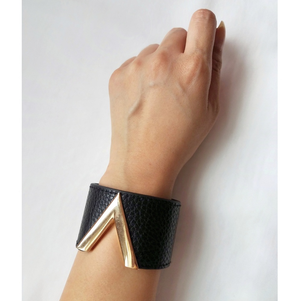 ❤ Black Cuff Bracelet